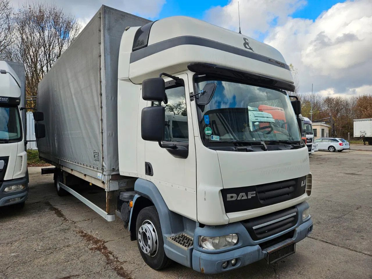 DAF LF 45.210 12t Euro5 EEV - Kravas automašīna ar tentu: foto 2 DAF LF 45.210 12t Euro5 EEV - Kravas automašīna ar tentu: foto 2
