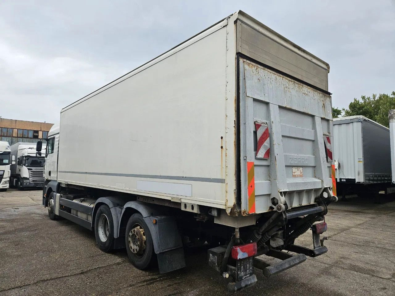 MAN TGA 26.400 BDF Tail Lift Euro5, New Smart2 Tacho - Konteineru vedējs/ Kravas automašīna ar noņemamā virsbūve: foto 4 MAN TGA 26.400 BDF Tail Lift Euro5, New Smart2 Tacho - Konteineru vedējs/ Kravas automašīna ar noņemamā virsbūve: foto 4