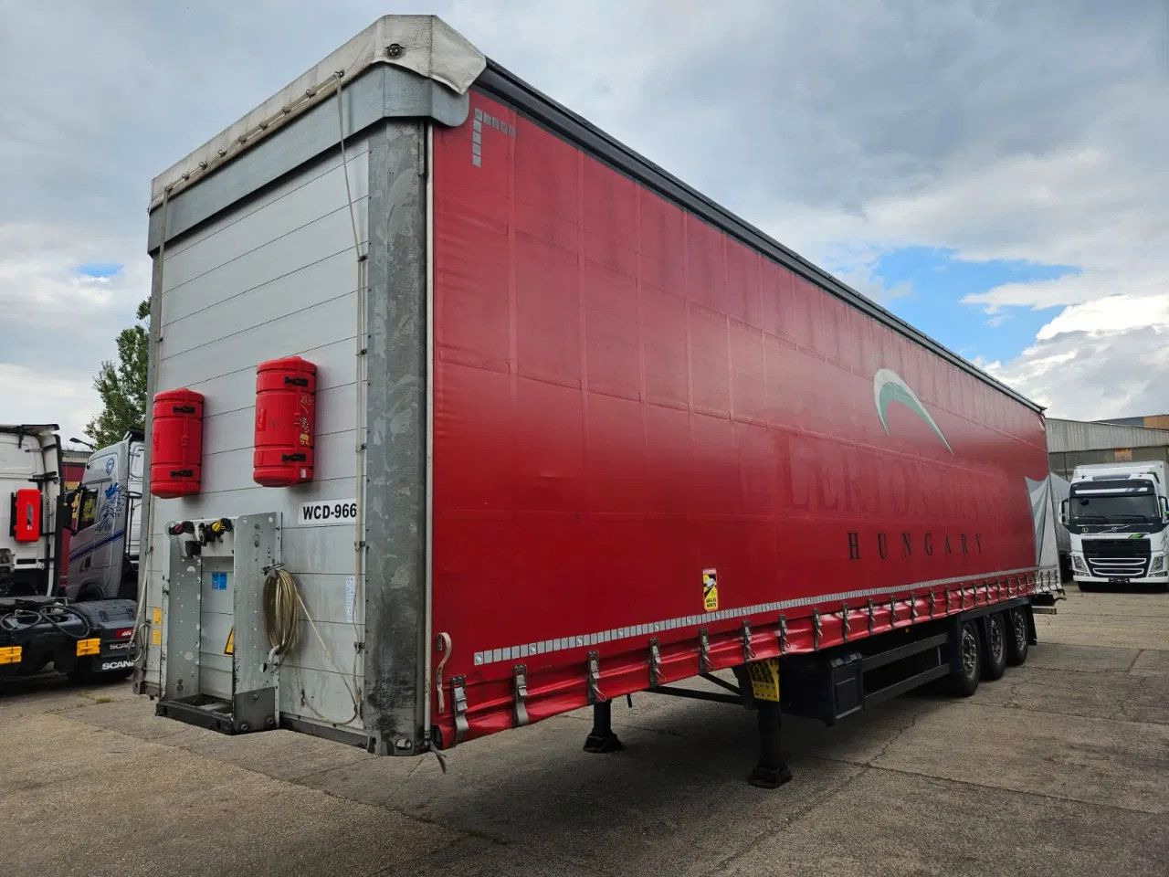 Schmitz Cargobull SCB S3T 60 unis in stock! 6 New tires, Alloy w. - Puspiekabe: foto 1 Schmitz Cargobull SCB S3T 60 unis in stock! 6 New tires, Alloy w. - Puspiekabe: foto 1
