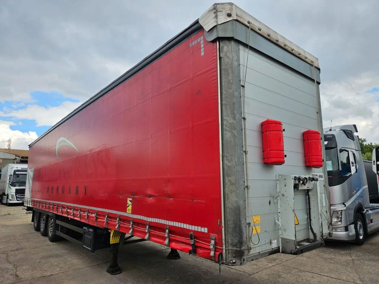 Schmitz Cargobull SCB S3T 60 unis in stock! 6 New tires, Alloy w. - Puspiekabe: foto 2 Schmitz Cargobull SCB S3T 60 unis in stock! 6 New tires, Alloy w. - Puspiekabe: foto 2