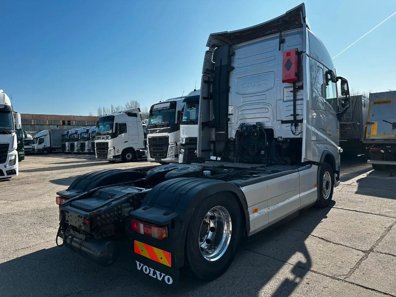 Volvo FH 500 ADR, I-Park, Alloy w. Leather seats, TV s - Vilcējs: foto 4 Volvo FH 500 ADR, I-Park, Alloy w. Leather seats, TV s - Vilcējs: foto 4