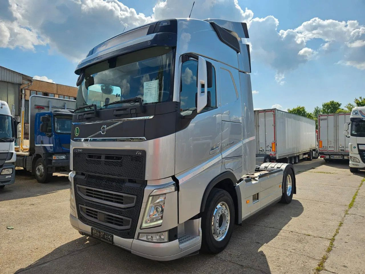 Volvo FH 500 Globe-Standard-Alloy W-ACC-DAS - Vilcējs: foto 1 Volvo FH 500 Globe-Standard-Alloy W-ACC-DAS - Vilcējs: foto 1