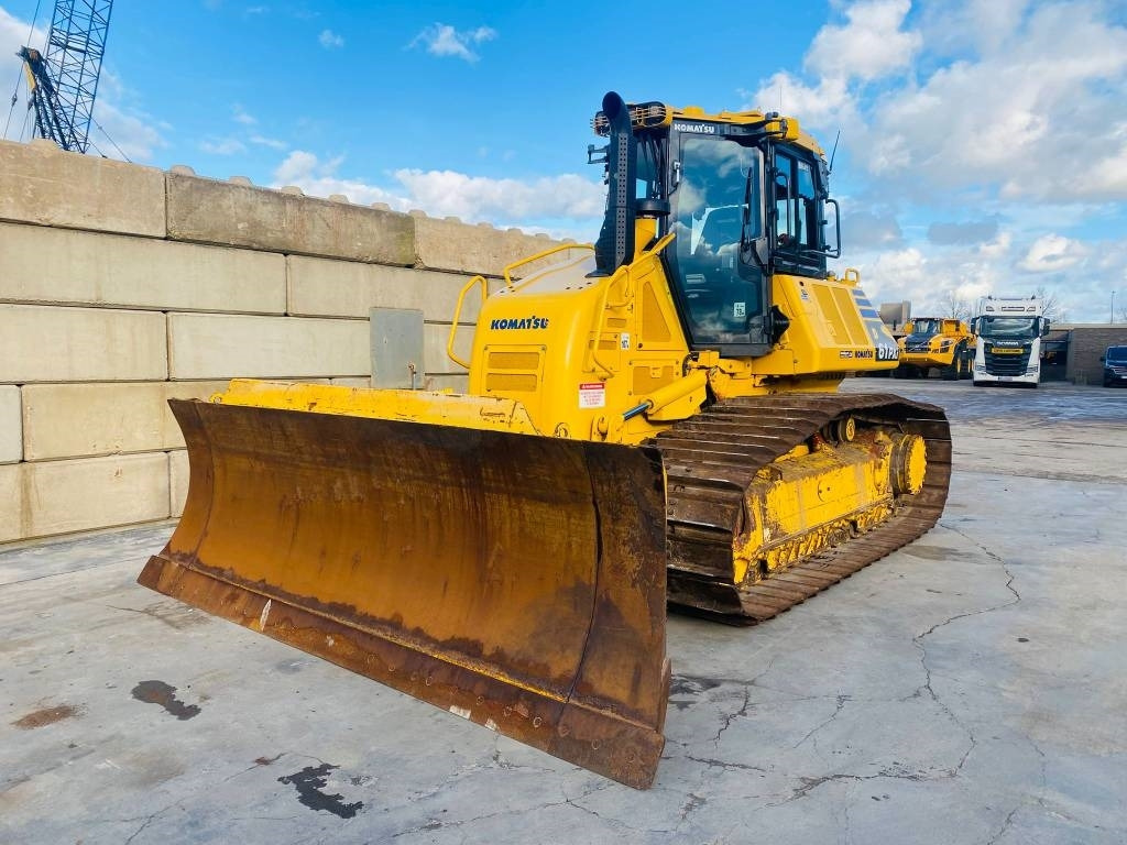 Komatsu D 61 PXI-24E0 - Buldozers: foto 4 Komatsu D 61 PXI-24E0 - Buldozers: foto 4