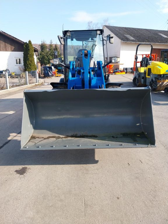 CAT 907H - Riteņu iekrāvējs: foto 2 CAT 907H - Riteņu iekrāvējs: foto 2