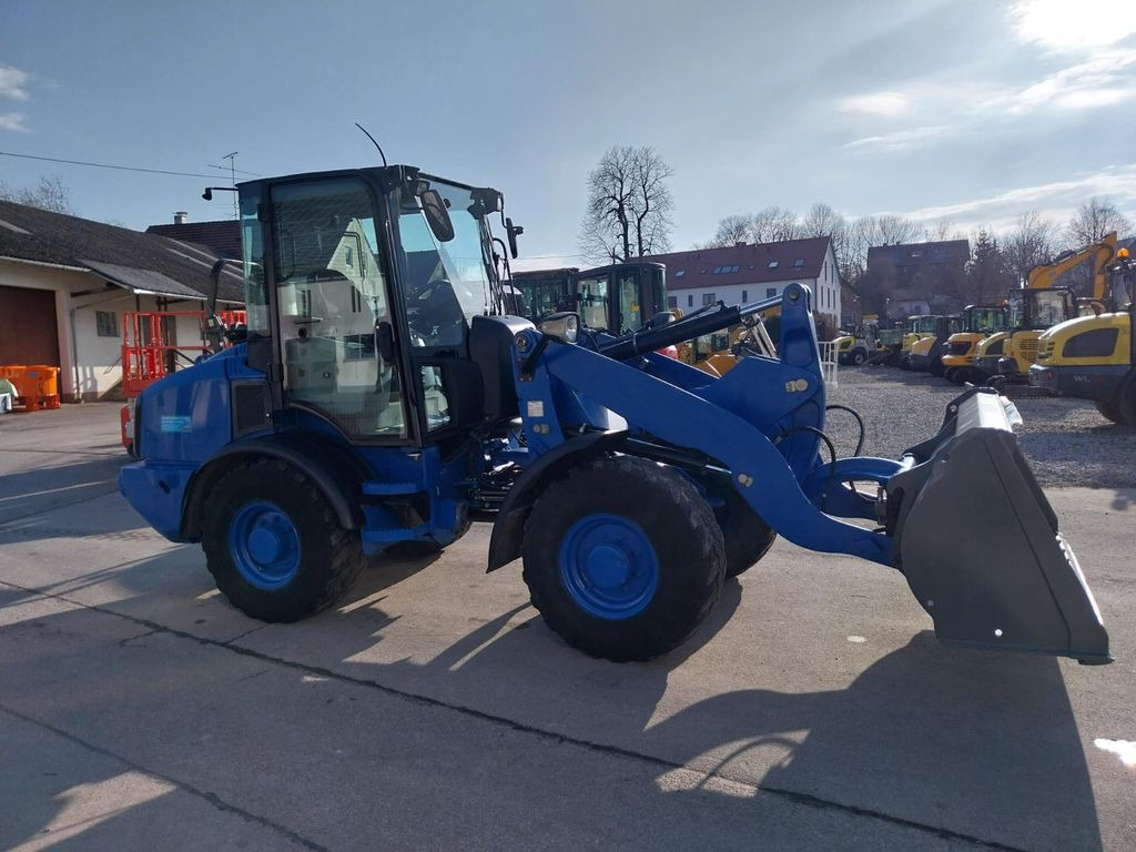 CAT 907H - Riteņu iekrāvējs: foto 3 CAT 907H - Riteņu iekrāvējs: foto 3
