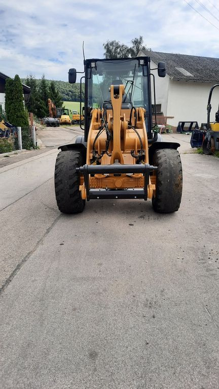 CAT 908M - Riteņu iekrāvējs: foto 2 CAT 908M - Riteņu iekrāvējs: foto 2