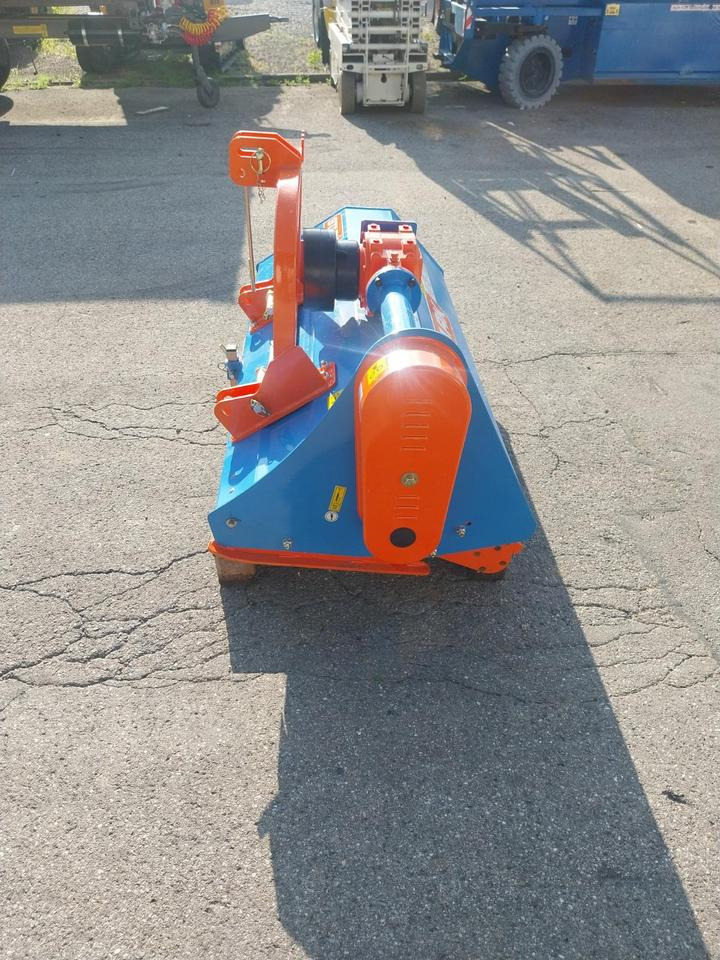 Mulcher Schlegelmulcher Stark KM 155 Mähwerk - Pļaujmašīna-smalcinātājs: foto 5 Mulcher Schlegelmulcher Stark KM 155 Mähwerk - Pļaujmašīna-smalcinātājs: foto 5