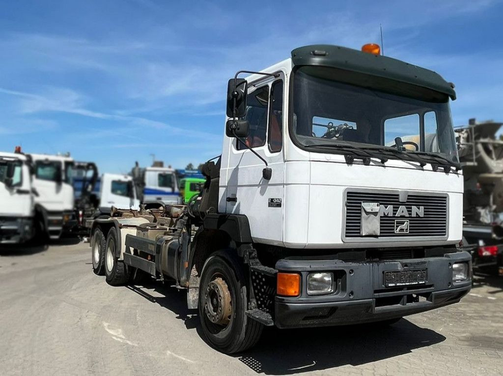 MAN F2000 27.342 6x4 Abrollkipper mit Kran - Pacēlājs ar āķi, Kravas auto ar manipulatoru: foto 2 MAN F2000 27.342 6x4 Abrollkipper mit Kran - Pacēlājs ar āķi, Kravas auto ar manipulatoru: foto 2