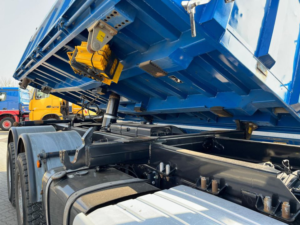 Kravas automašīna pašizgāzējs MAN MAN TG-S 3-Achs Allradkipper 26.440 6x6 Bordmatik Schalter: foto 17 Kravas automašīna pašizgāzējs MAN MAN TG-S 3-Achs Allradkipper 26.440 6x6 Bordmatik Schalter: foto 17