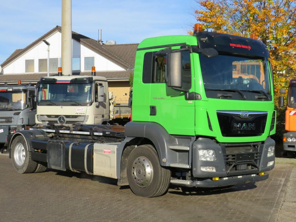 MAN TG-S 18.320 BL Abrollkipper - Pacēlājs ar āķi: foto 2 MAN TG-S 18.320 BL Abrollkipper - Pacēlājs ar āķi: foto 2