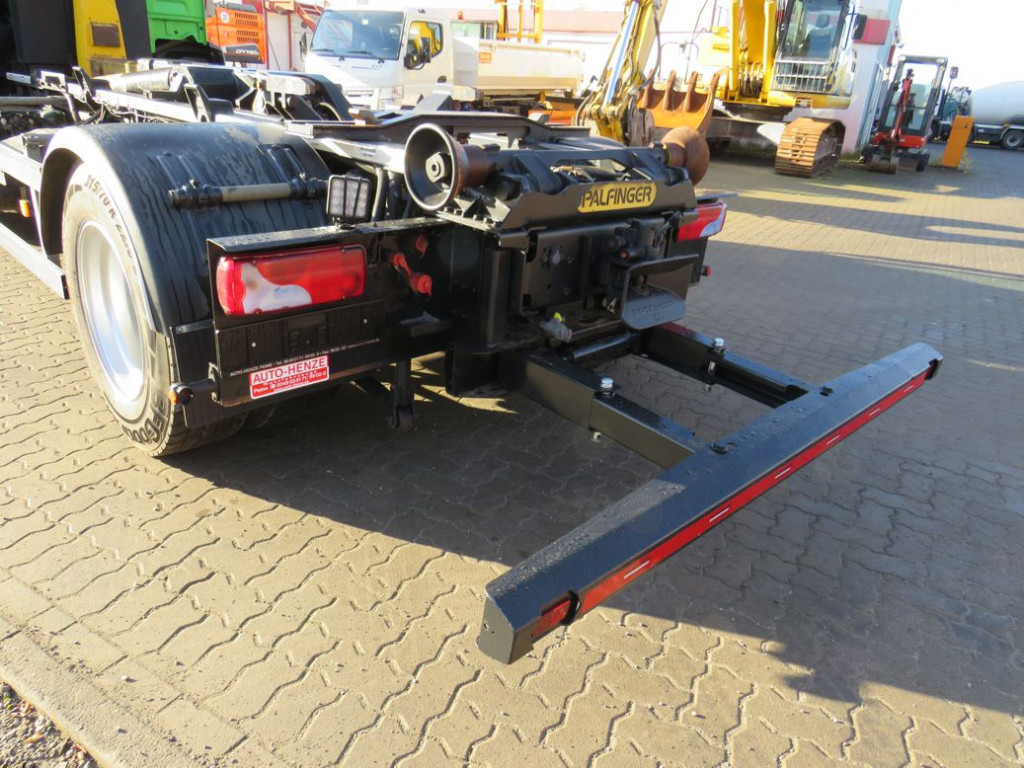MAN TG-S 18.320 BL Abrollkipper - Pacēlājs ar āķi: foto 3 MAN TG-S 18.320 BL Abrollkipper - Pacēlājs ar āķi: foto 3