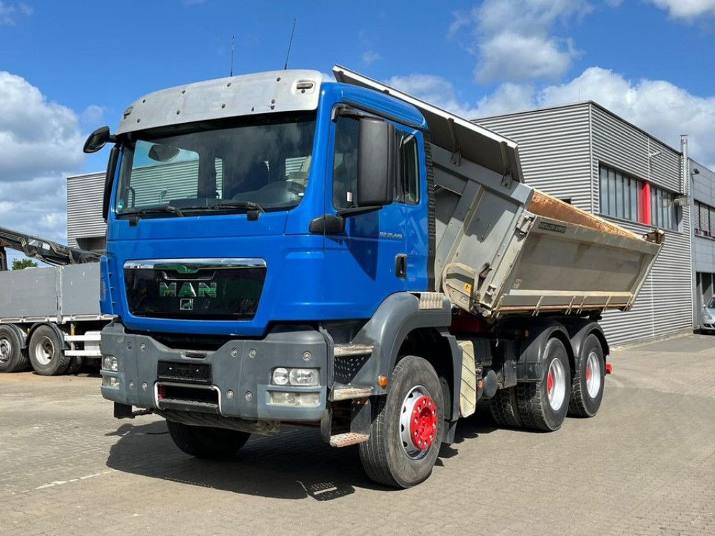 MAN TG-S 26.440 6x4 BB 3-Achs Kipper MeillerSchalter MAN TG-S 26.440 6x4 BB 3-Achs Kipper MeillerSchalter - Kravas automašīna pašizgāzējs: foto 1 MAN TG-S 26.440 6x4 BB 3-Achs Kipper MeillerSchalter MAN TG-S 26.440 6x4 BB 3-Achs Kipper MeillerSchalter - Kravas automašīna pašizgāzējs: foto 1