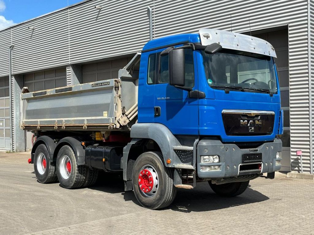 MAN TG-S 26.440 6x4 BB 3-Achs Kipper MeillerSchalter MAN TG-S 26.440 6x4 BB 3-Achs Kipper MeillerSchalter - Kravas automašīna pašizgāzējs: foto 2 MAN TG-S 26.440 6x4 BB 3-Achs Kipper MeillerSchalter MAN TG-S 26.440 6x4 BB 3-Achs Kipper MeillerSchalter - Kravas automašīna pašizgāzējs: foto 2