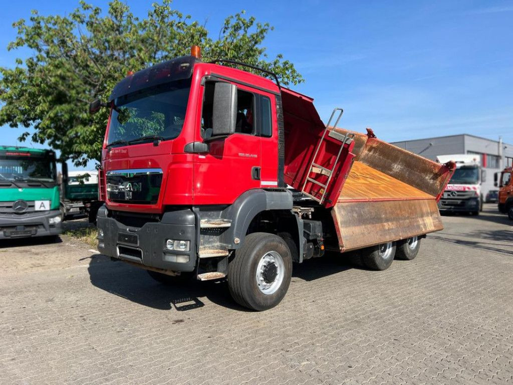 MAN TG-S 26.440 6x6 3-Achs Allradkipper Bordmatik - Kravas automašīna pašizgāzējs: foto 1 MAN TG-S 26.440 6x6 3-Achs Allradkipper Bordmatik - Kravas automašīna pašizgāzējs: foto 1