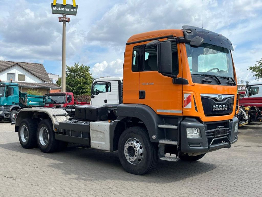 MAN TG-S 26.460 6x4 BB Abrollkipper kurzer Radstand - Pacēlājs ar āķi: foto 2 MAN TG-S 26.460 6x4 BB Abrollkipper kurzer Radstand - Pacēlājs ar āķi: foto 2