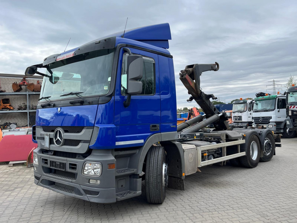 MERCEDES-BENZ Actros 2541 L6x2 Abrollkipper Meiller Schub+Knick - Pacēlājs ar āķi: foto 1 MERCEDES-BENZ Actros 2541 L6x2 Abrollkipper Meiller Schub+Knick - Pacēlājs ar āķi: foto 1