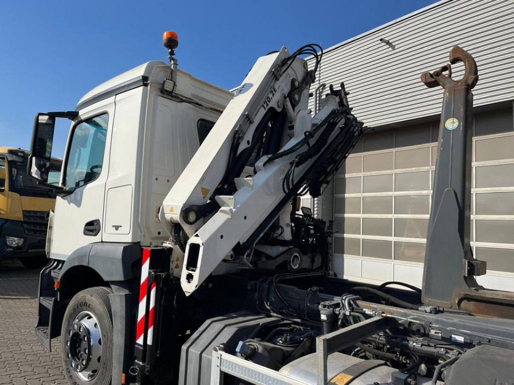 MERCEDES-BENZ Antos 2543 L 6x2 Abrollkipper mit Kran Funk+Greiferst. - Pacēlājs ar āķi, Kravas auto ar manipulatoru: foto 5 MERCEDES-BENZ Antos 2543 L 6x2 Abrollkipper mit Kran Funk+Greiferst. - Pacēlājs ar āķi, Kravas auto ar manipulatoru: foto 5