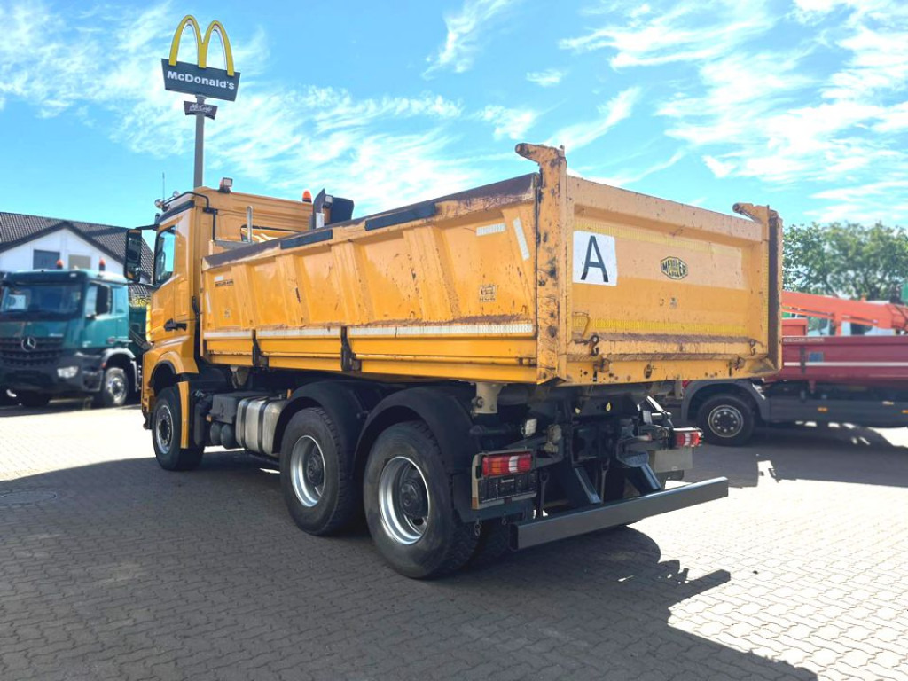 MERCEDES-BENZ Arocs 2663 6x4 3-Achs Kipper Meiller Bordmatik - Kravas automašīna pašizgāzējs: foto 4 MERCEDES-BENZ Arocs 2663 6x4 3-Achs Kipper Meiller Bordmatik - Kravas automašīna pašizgāzējs: foto 4