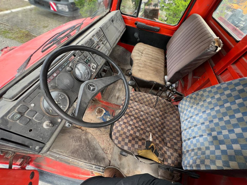 MERCEDES-BENZ Mercedes-Benz Unimog 2-Achs Allradkipper U 424 Front+Heckhydraulik Besen - Kravas automašīna pašizgāzējs: foto 5 MERCEDES-BENZ Mercedes-Benz Unimog 2-Achs Allradkipper U 424 Front+Heckhydraulik Besen - Kravas automašīna pašizgāzējs: foto 5