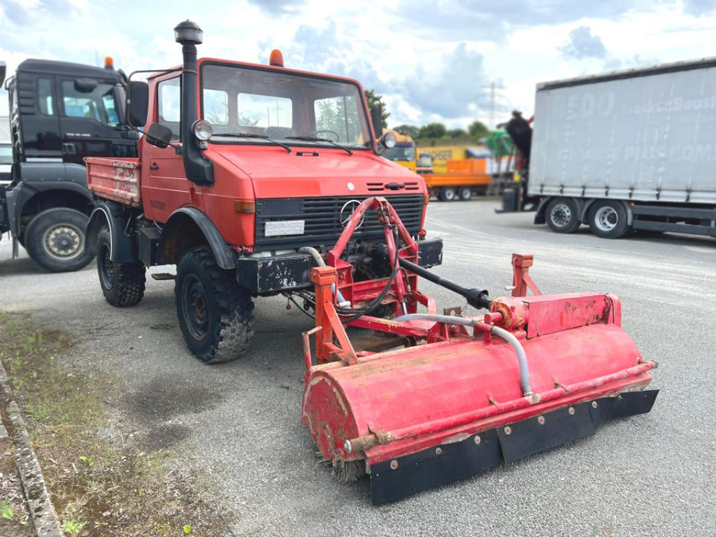 MERCEDES-BENZ Mercedes-Benz Unimog 2-Achs Allradkipper U 424 Front+Heckhydraulik Besen - Kravas automašīna pašizgāzējs: foto 2 MERCEDES-BENZ Mercedes-Benz Unimog 2-Achs Allradkipper U 424 Front+Heckhydraulik Besen - Kravas automašīna pašizgāzējs: foto 2