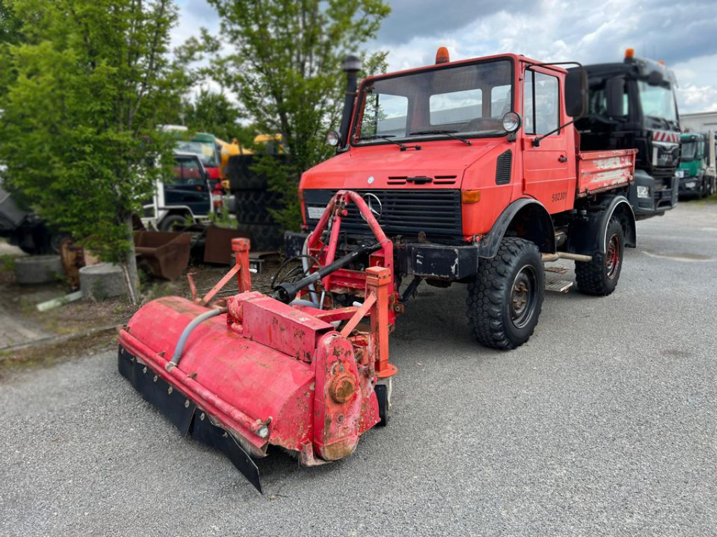 MERCEDES-BENZ Mercedes-Benz Unimog 2-Achs Allradkipper U 424 Front+Heckhydraulik Besen - Kravas automašīna pašizgāzējs: foto 1 MERCEDES-BENZ Mercedes-Benz Unimog 2-Achs Allradkipper U 424 Front+Heckhydraulik Besen - Kravas automašīna pašizgāzējs: foto 1