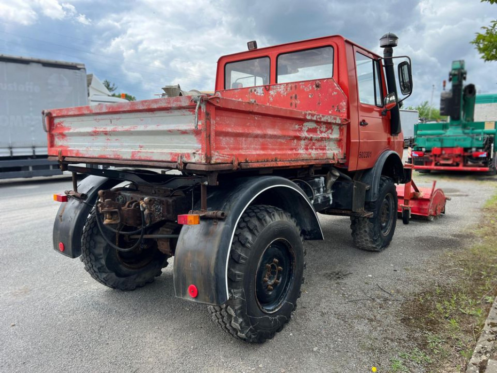 MERCEDES-BENZ Mercedes-Benz Unimog 2-Achs Allradkipper U 424 Front+Heckhydraulik Besen - Kravas automašīna pašizgāzējs: foto 3 MERCEDES-BENZ Mercedes-Benz Unimog 2-Achs Allradkipper U 424 Front+Heckhydraulik Besen - Kravas automašīna pašizgāzējs: foto 3