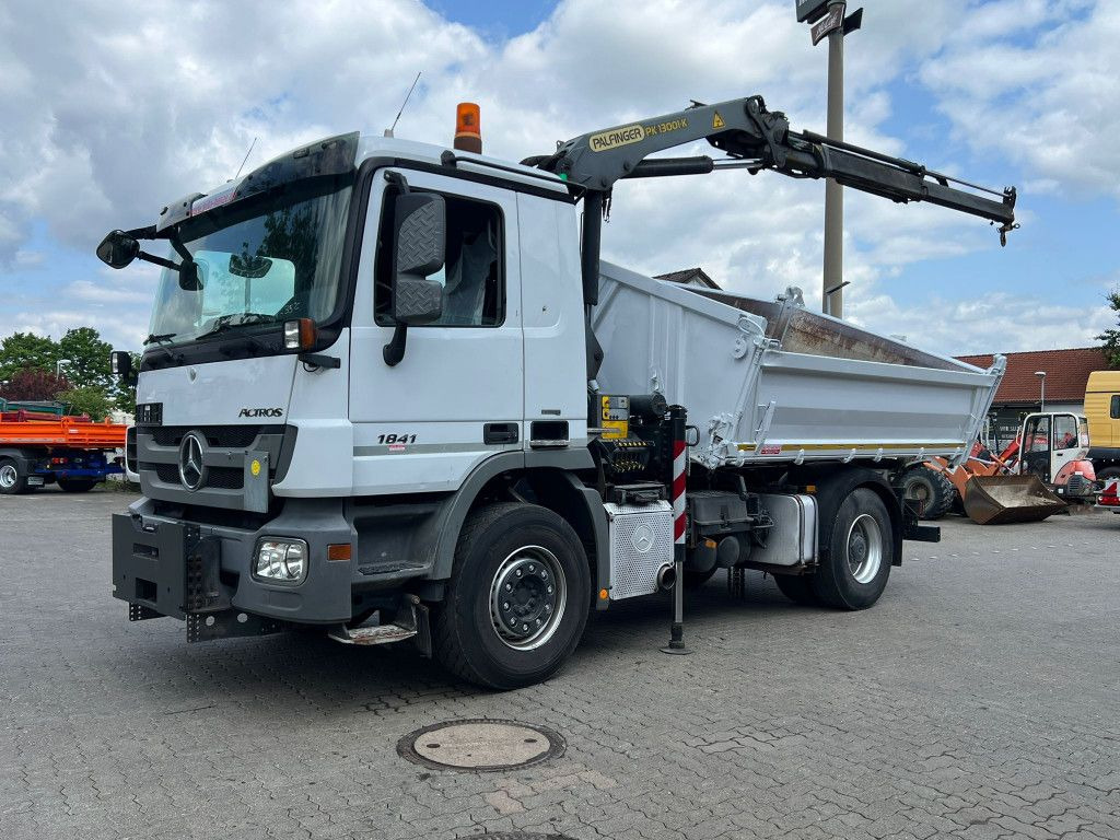 Mercedes-Benz Actros 1841 K 2-Achs Kipper Kran Funk/2xhydr+Gre Mercedes-Benz Actros 1841 K 2-Achs Kipper Kran Funk/2xhydr+Gre - Kravas automašīna pašizgāzējs, Kravas auto ar manipulatoru: foto 1 Mercedes-Benz Actros 1841 K 2-Achs Kipper Kran Funk/2xhydr+Gre Mercedes-Benz Actros 1841 K 2-Achs Kipper Kran Funk/2xhydr+Gre - Kravas automašīna pašizgāzējs, Kravas auto ar manipulatoru: foto 1