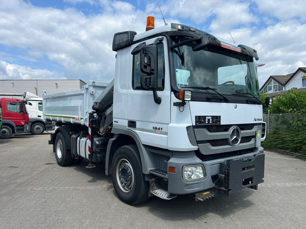 Mercedes-Benz Actros 1841 K 2-Achs Kipper Kran Funk/2xhydr+Gre Mercedes-Benz Actros 1841 K 2-Achs Kipper Kran Funk/2xhydr+Gre - Kravas automašīna pašizgāzējs, Kravas auto ar manipulatoru: foto 2 Mercedes-Benz Actros 1841 K 2-Achs Kipper Kran Funk/2xhydr+Gre Mercedes-Benz Actros 1841 K 2-Achs Kipper Kran Funk/2xhydr+Gre - Kravas automašīna pašizgāzējs, Kravas auto ar manipulatoru: foto 2