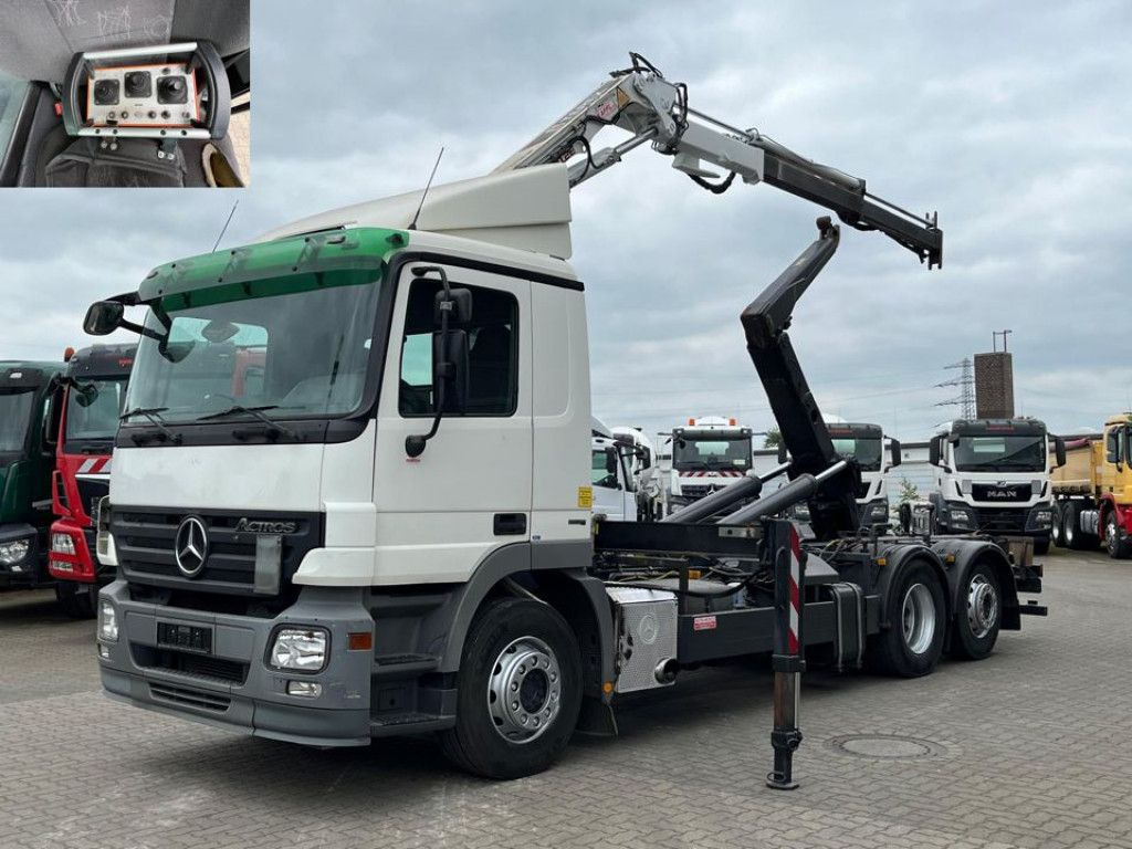 Mercedes-Benz Actros 2541 L6x2 Abrollkipper mit Kran Funk+Grei - Kravas auto ar manipulatoru: foto 1 Mercedes-Benz Actros 2541 L6x2 Abrollkipper mit Kran Funk+Grei - Kravas auto ar manipulatoru: foto 1