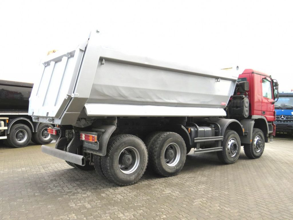 Mercedes-Benz Actros 4141 8x6 4 Achs Muldenkipper Kupplung, 1. - Kravas automašīna pašizgāzējs: foto 4 Mercedes-Benz Actros 4141 8x6 4 Achs Muldenkipper Kupplung, 1. - Kravas automašīna pašizgāzējs: foto 4