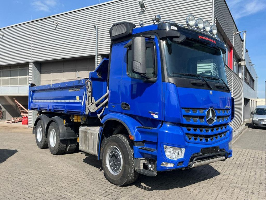 Mercedes-Benz Arocs 2642 6x4 3-Achs Kipper Bordmatik nur 163TK - Kravas automašīna pašizgāzējs: foto 2 Mercedes-Benz Arocs 2642 6x4 3-Achs Kipper Bordmatik nur 163TK - Kravas automašīna pašizgāzējs: foto 2