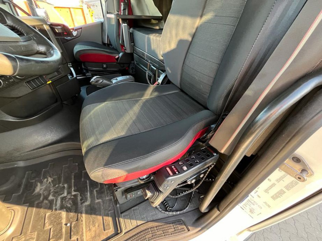 VOLVO (S) Truck FH 500 6x2 Abrollkipper Funkfernbedienung - Pacēlājs ar āķi: foto 4 VOLVO (S) Truck FH 500 6x2 Abrollkipper Funkfernbedienung - Pacēlājs ar āķi: foto 4
