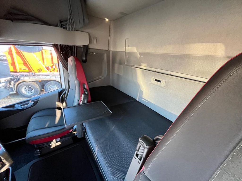 VOLVO (S) Truck FH 500 6x2 Abrollkipper Funkfernbedienung - Pacēlājs ar āķi: foto 4 VOLVO (S) Truck FH 500 6x2 Abrollkipper Funkfernbedienung - Pacēlājs ar āķi: foto 4