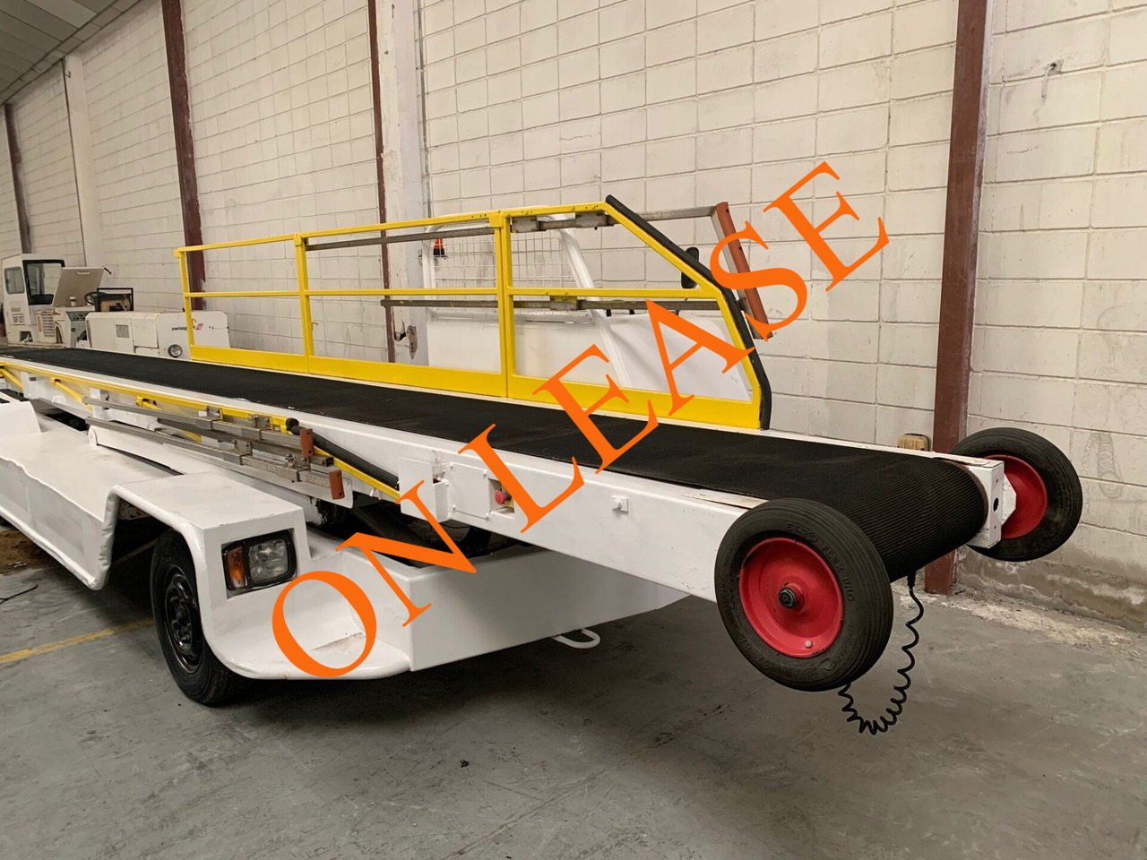 Belt Loader AMSS BL800 - Lidmašīnas lentes konveijers: foto 1 Belt Loader AMSS BL800 - Lidmašīnas lentes konveijers: foto 1
