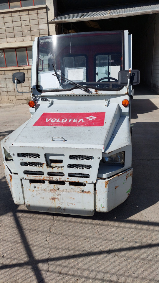 FV-02 Tractor Nissan - Bagāžas vilcējs: foto 1 FV-02 Tractor Nissan - Bagāžas vilcējs: foto 1