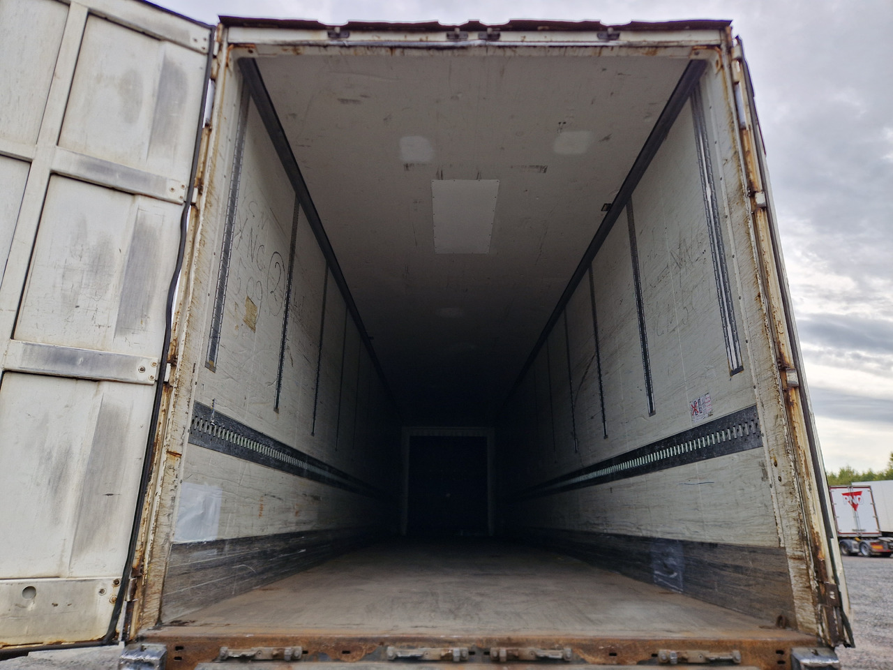 Puspiekabe slēgtā virsbūve KRONE BOX - DOUBLESTOCK: foto 6