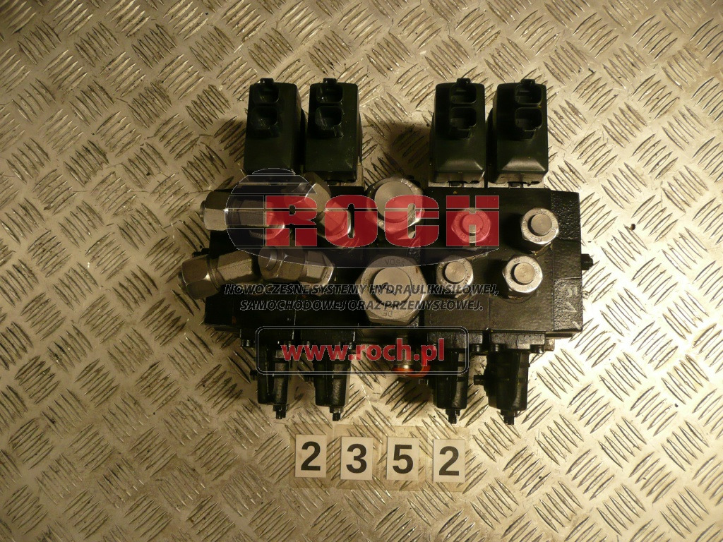 WIRTGEN PVG 2536840 83051207 - 4 SEKCYJNY + 11172734 11-32VDC - Hidrauliskais vārsts: foto 1 WIRTGEN PVG 2536840 83051207 - 4 SEKCYJNY + 11172734 11-32VDC - Hidrauliskais vārsts: foto 1
