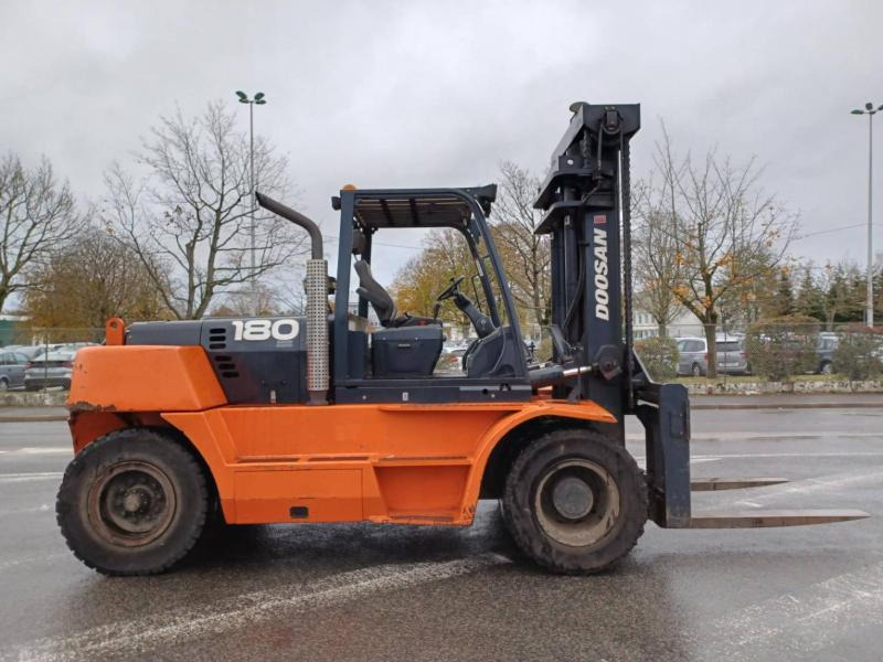 Doosan D1808-S - Dīzeļiekrāvējs: foto 3 Doosan D1808-S - Dīzeļiekrāvējs: foto 3
