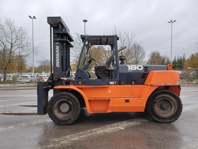 Doosan D1808-S - Dīzeļiekrāvējs: foto 5 Doosan D1808-S - Dīzeļiekrāvējs: foto 5