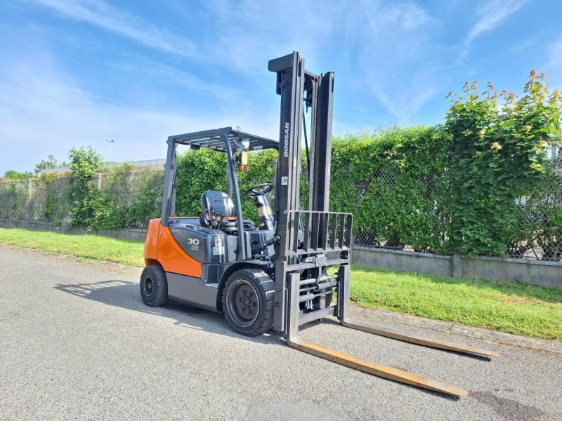 Doosan D30S 5 - Dīzeļiekrāvējs: foto 1 Doosan D30S 5 - Dīzeļiekrāvējs: foto 1