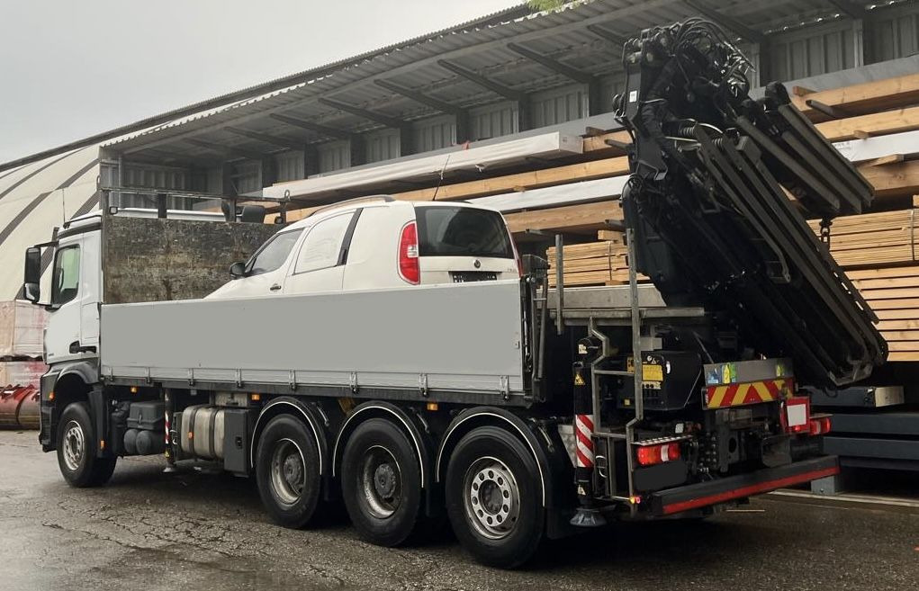MERCEDES-BENZ Hiab Palfinger Fassi F275-5 JIB-3 - Bortu kravas automašīna/ Platforma: foto 2 MERCEDES-BENZ Hiab Palfinger Fassi F275-5 JIB-3 - Bortu kravas automašīna/ Platforma: foto 2
