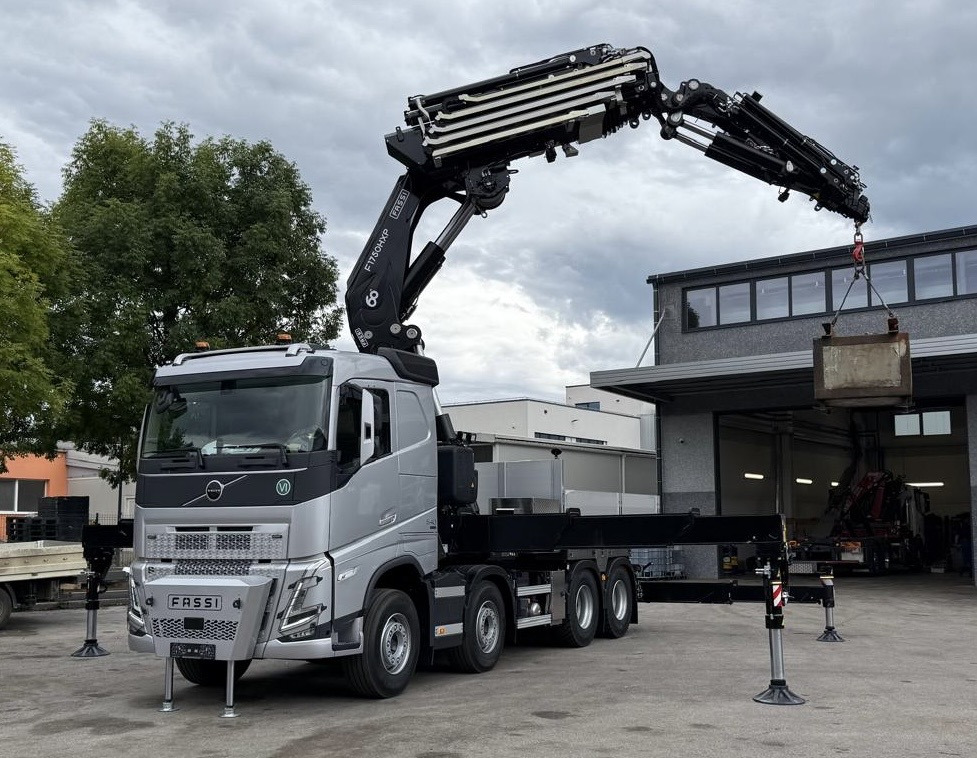 VOLVO Fassi F1750-8 JIB-6 Hiab Palfinger - Kravas auto ar manipulatoru: foto 2 VOLVO Fassi F1750-8 JIB-6 Hiab Palfinger - Kravas auto ar manipulatoru: foto 2