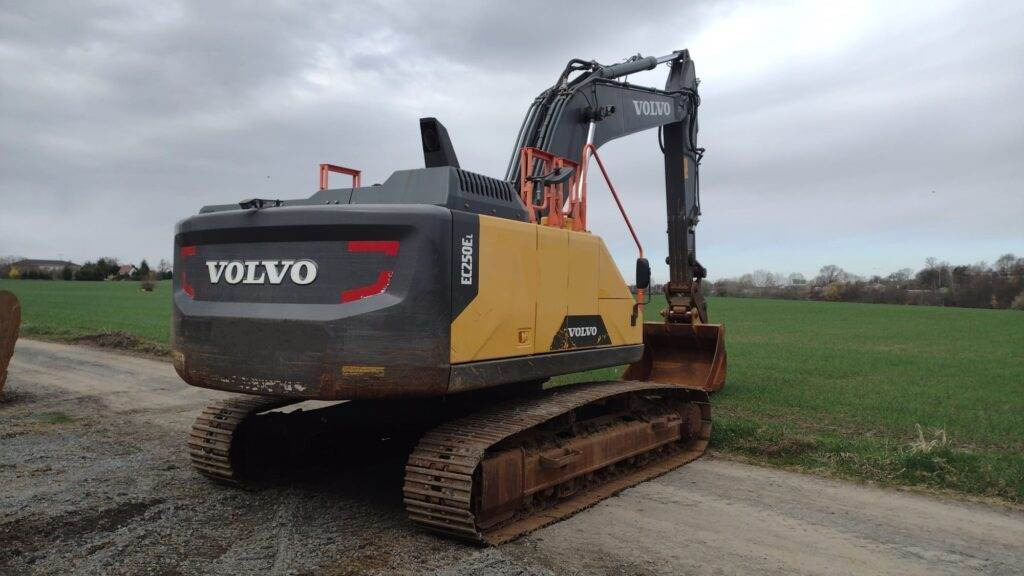 Volvo EC250EL - Kāpurķēžu ekskavators: foto 2 Volvo EC250EL - Kāpurķēžu ekskavators: foto 2