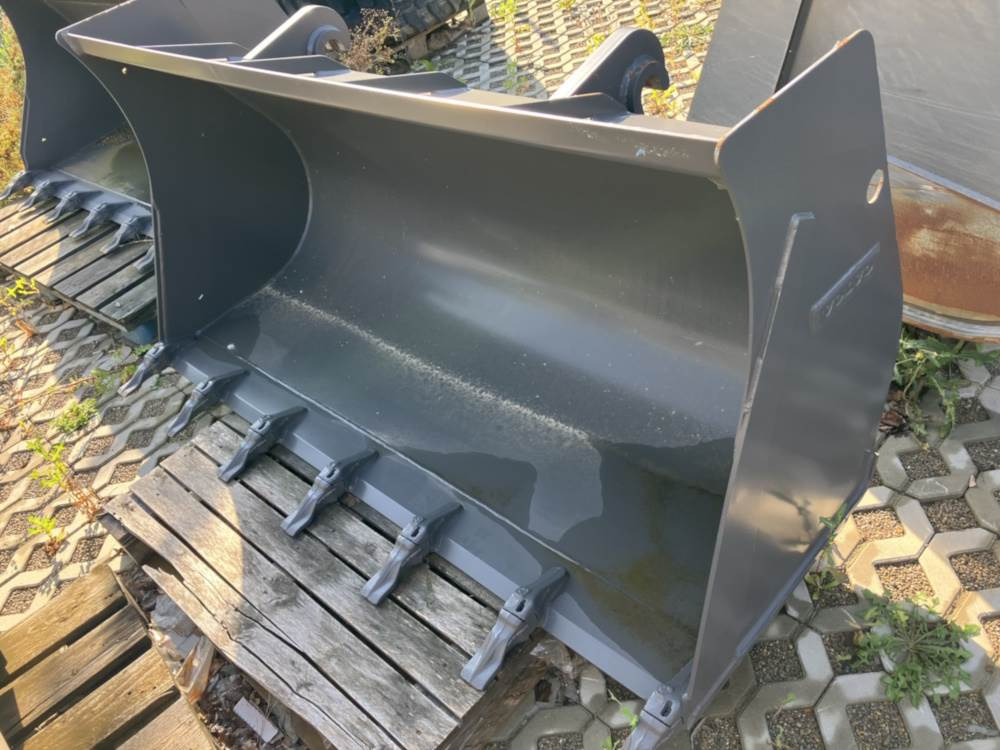 Volvo Schaufel mit Zähnen TPV - Kauss: foto 4 Volvo Schaufel mit Zähnen TPV - Kauss: foto 4