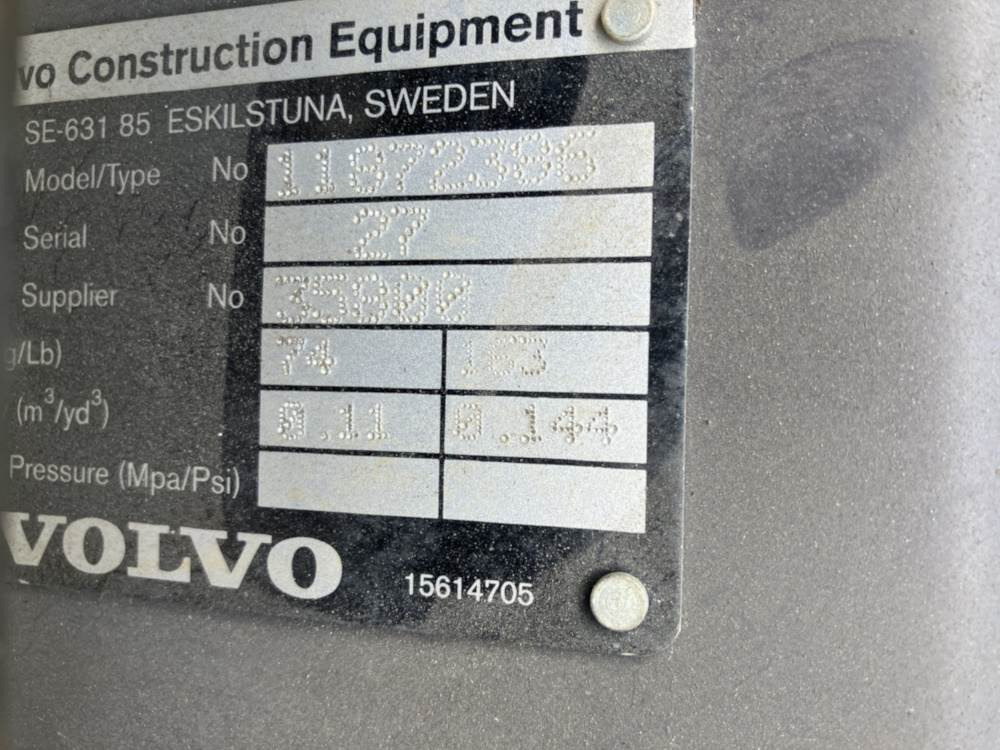 Volvo Tieflöffel mit Zähnen - Festanbau - Ekskavators-iekrāvējs: foto 4 Volvo Tieflöffel mit Zähnen - Festanbau - Ekskavators-iekrāvējs: foto 4