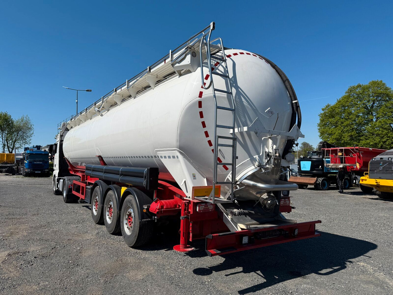 Feldbinder KIP 60.3 Silo 60.000 L 3 Achse ADR - Silosa puspiekabe: foto 5 Feldbinder KIP 60.3 Silo 60.000 L 3 Achse ADR - Silosa puspiekabe: foto 5