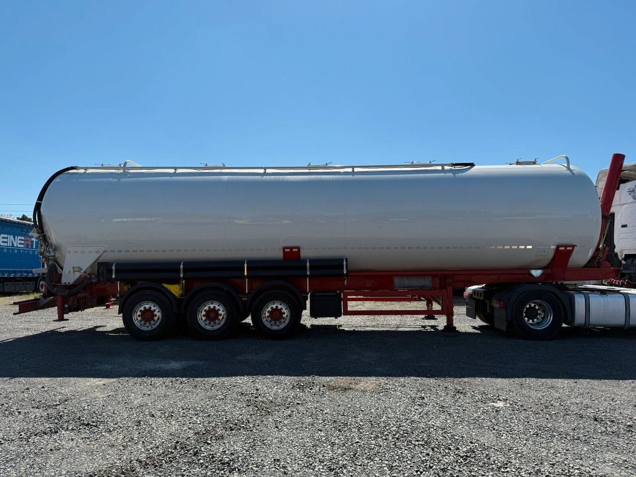 Feldbinder KIP 60.3 Silo 60.000 L 3 Achse ADR - Silosa puspiekabe: foto 2 Feldbinder KIP 60.3 Silo 60.000 L 3 Achse ADR - Silosa puspiekabe: foto 2