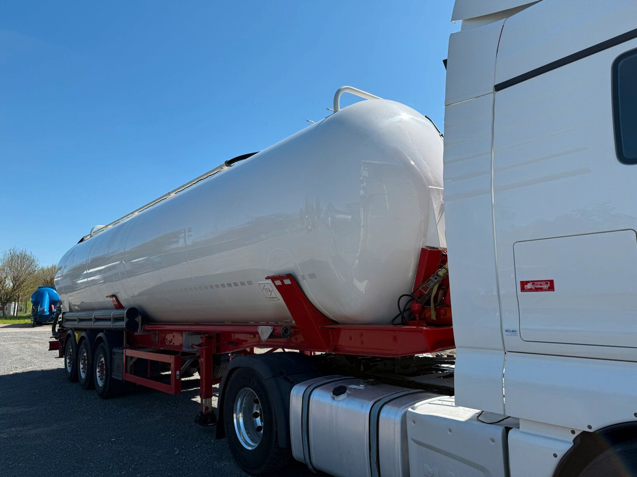 Feldbinder KIP 60.3 Silo 60.000 L 3 Achse ADR - Silosa puspiekabe: foto 1 Feldbinder KIP 60.3 Silo 60.000 L 3 Achse ADR - Silosa puspiekabe: foto 1