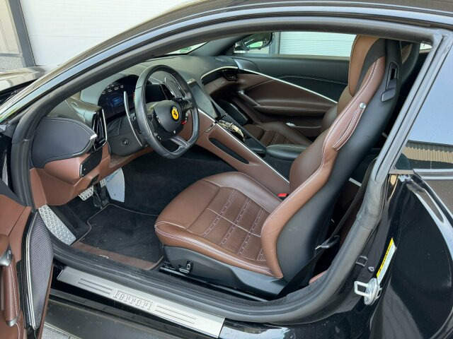 Vieglā automašīna Ferrari Roma Coupe Schwarz: foto 13