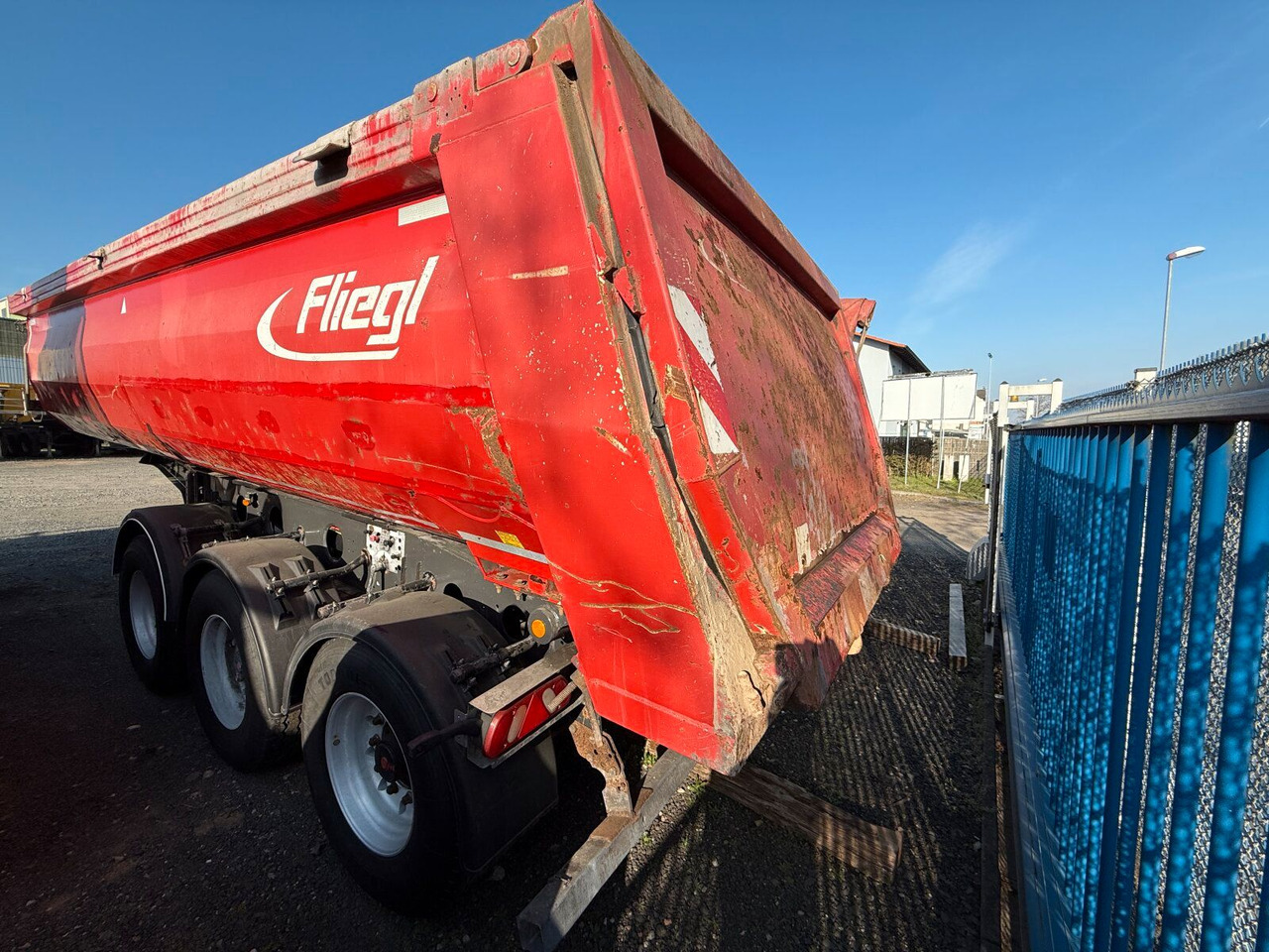 Fliegl DHKA 390 Kippauflieger 3 Achse - Puspiekabe pašizgāzējs: foto 4 Fliegl DHKA 390 Kippauflieger 3 Achse - Puspiekabe pašizgāzējs: foto 4
